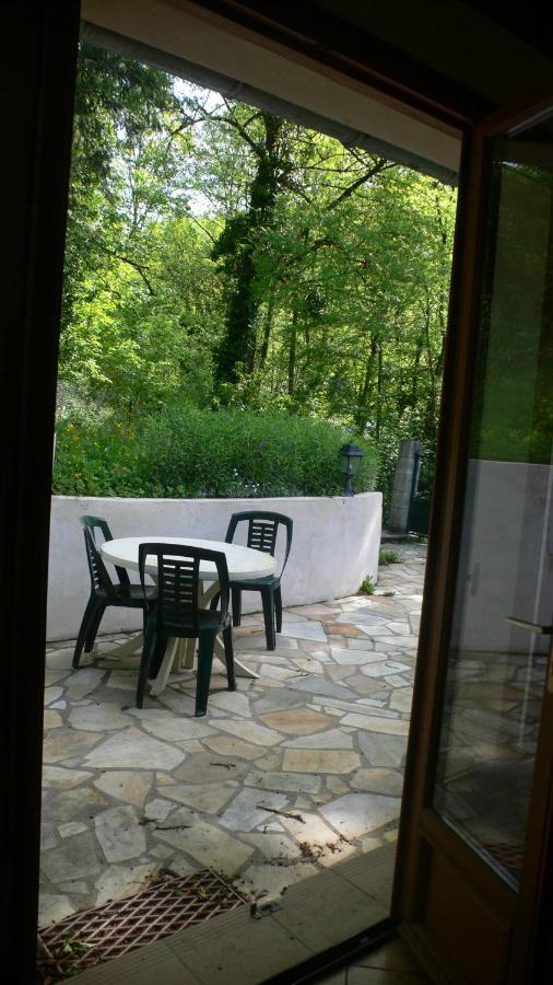 Gite Au Bord De La Riviere Gijou Saint-Pierre-de-Trivisy ภายนอก รูปภาพ