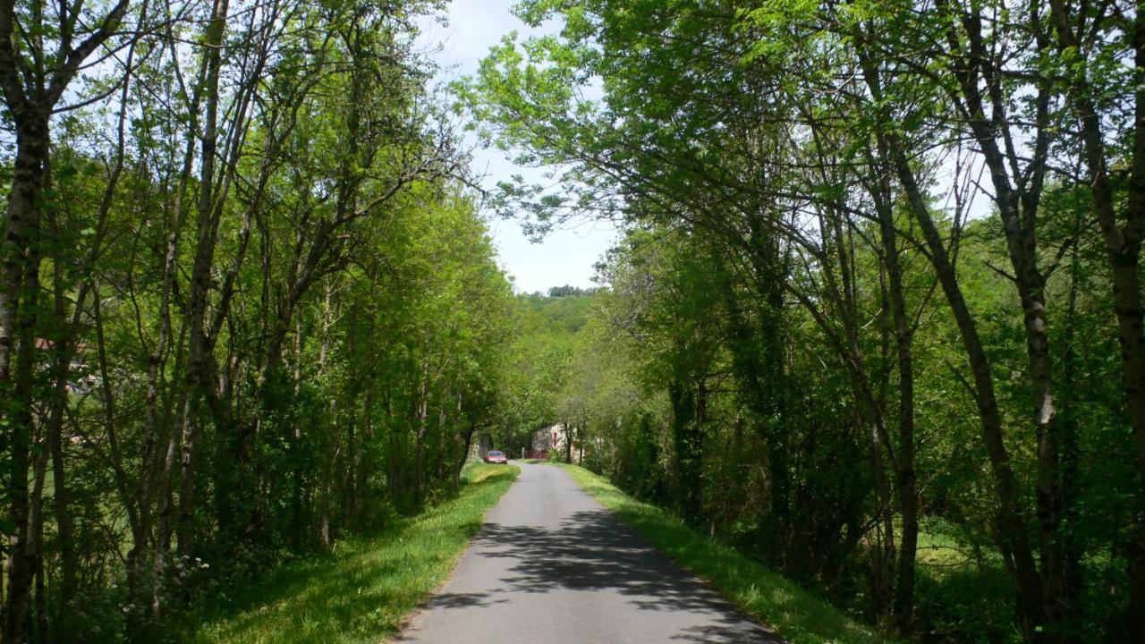 Gite Au Bord De La Riviere Gijou Saint-Pierre-de-Trivisy ภายนอก รูปภาพ