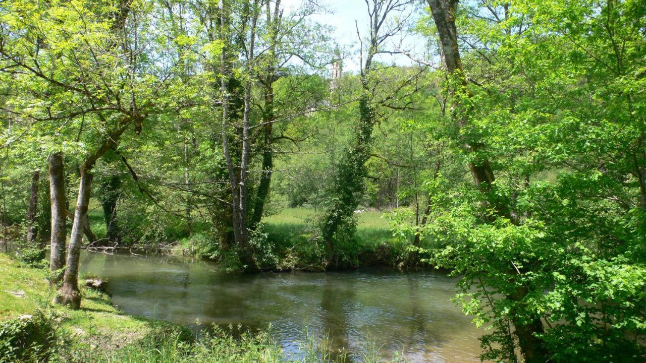 Gite Au Bord De La Riviere Gijou Saint-Pierre-de-Trivisy ภายนอก รูปภาพ